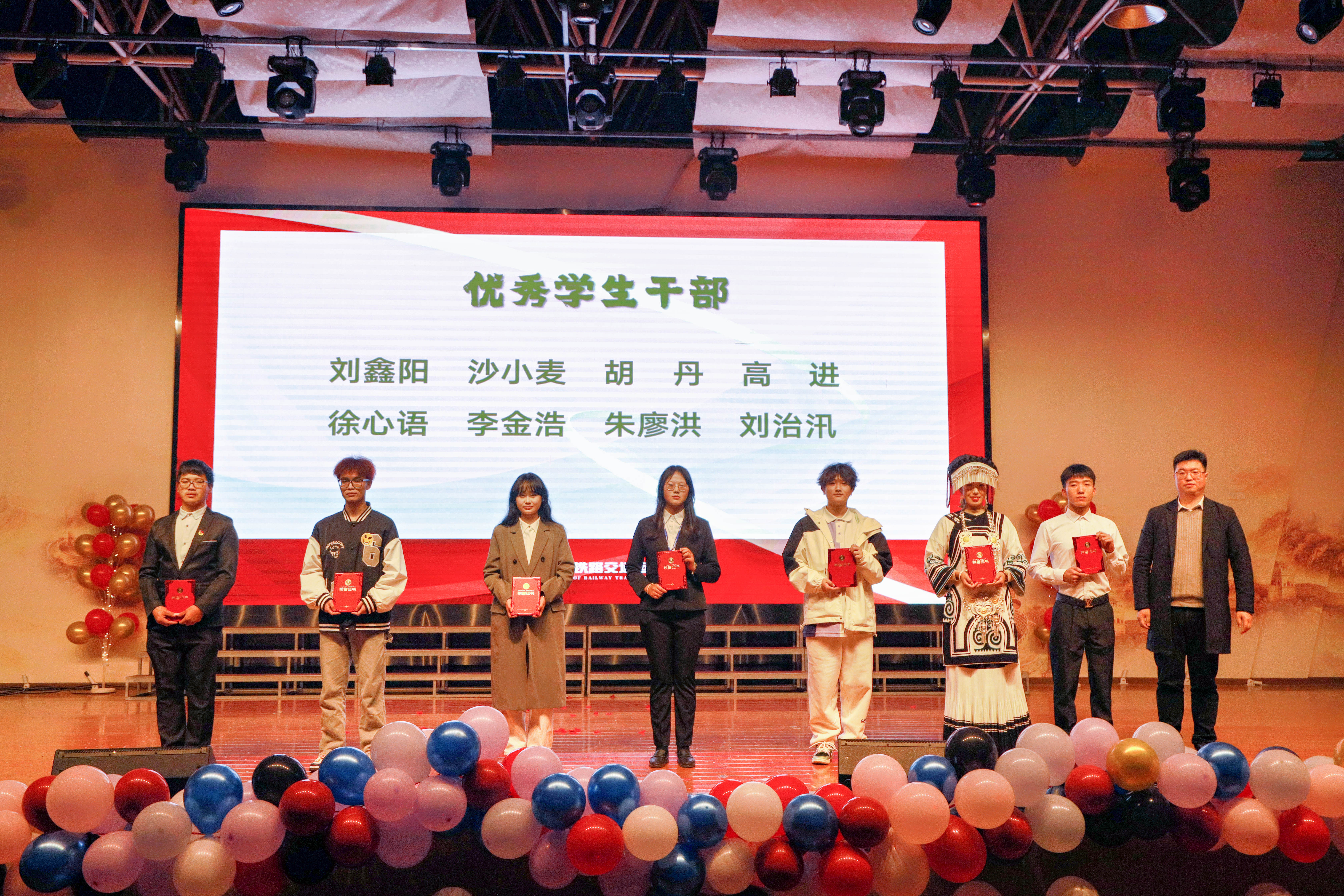 欢乐庆新年 青春耀未来 “2024天天向上”新年文艺晚会热力上演！(图5)