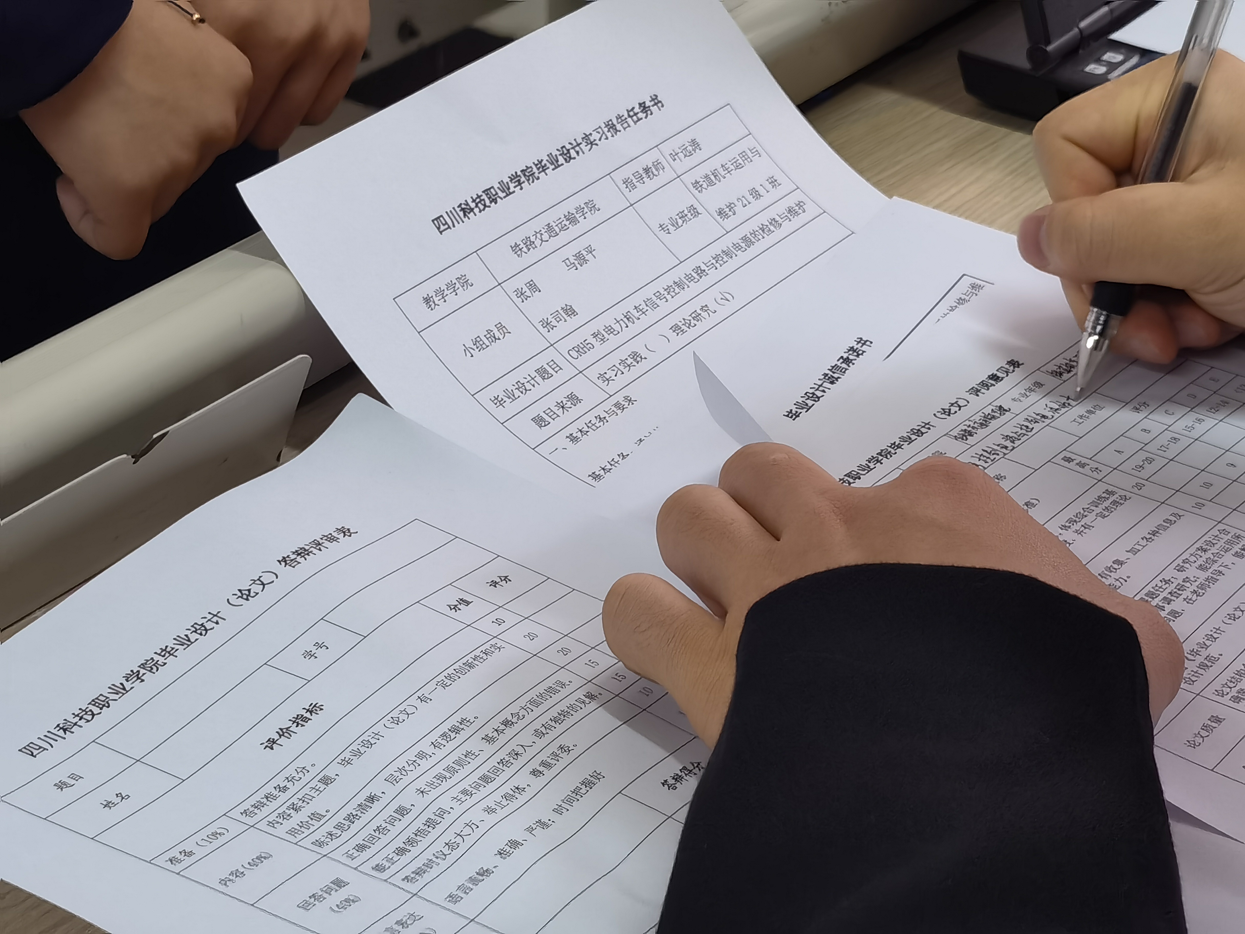 毕业季 | 我院顺利完成2024届毕业设计（论文）答辩工作(图3)