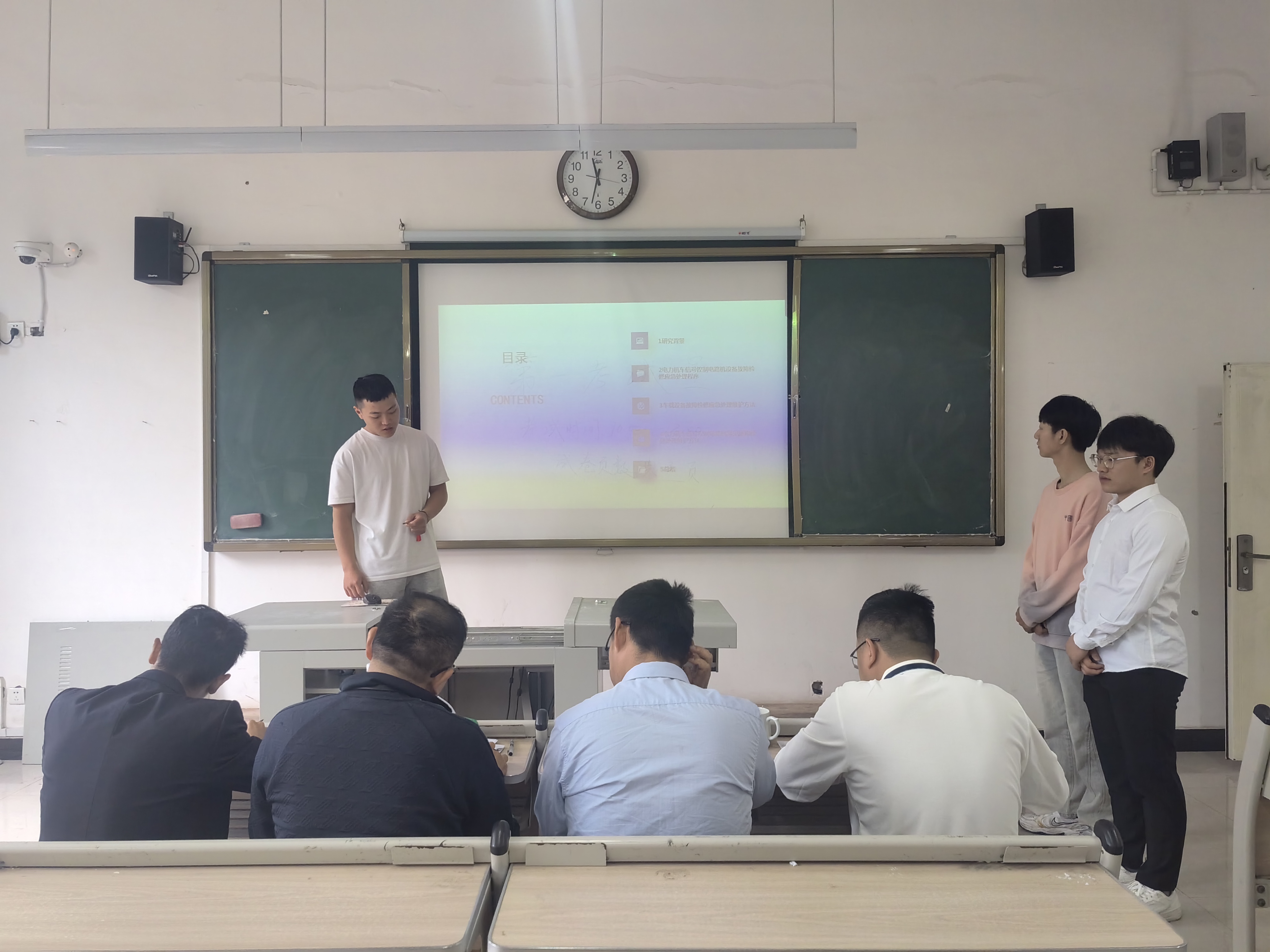 毕业季 | 我院顺利完成2024届毕业设计（论文）答辩工作(图5)