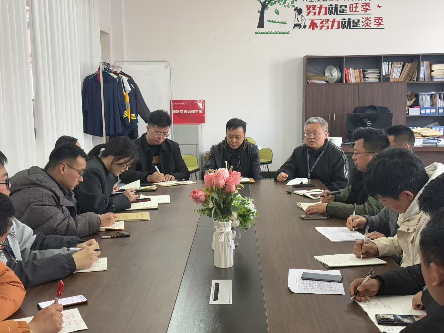 铁路学院开展第七周学院例会(图1)