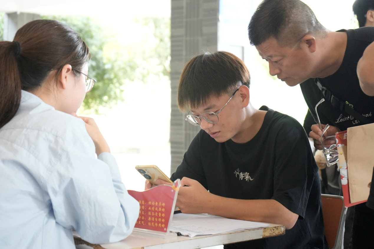 新程已启，共赴青春|川科铁路交通运输学院迎新进行时(图3)